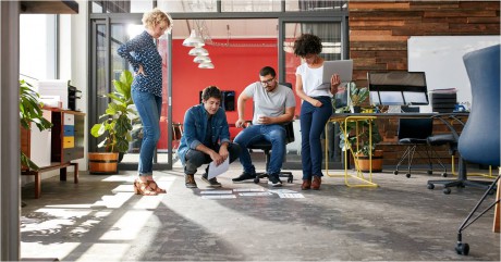 Büroeinrichtung in hellen, farbigen und individuellen Räumen motiviert ©iStock.com/Jacob Ammentorp Lund